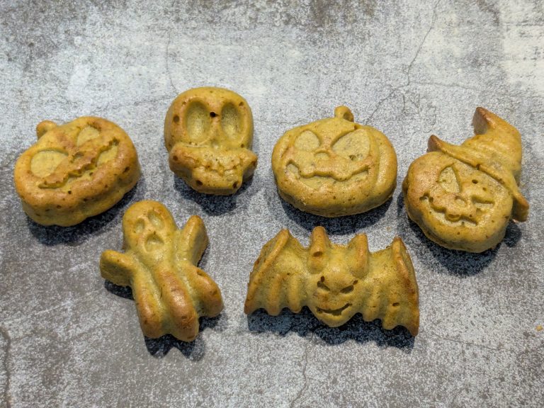 Pumpkin Oat Halloween Cakes